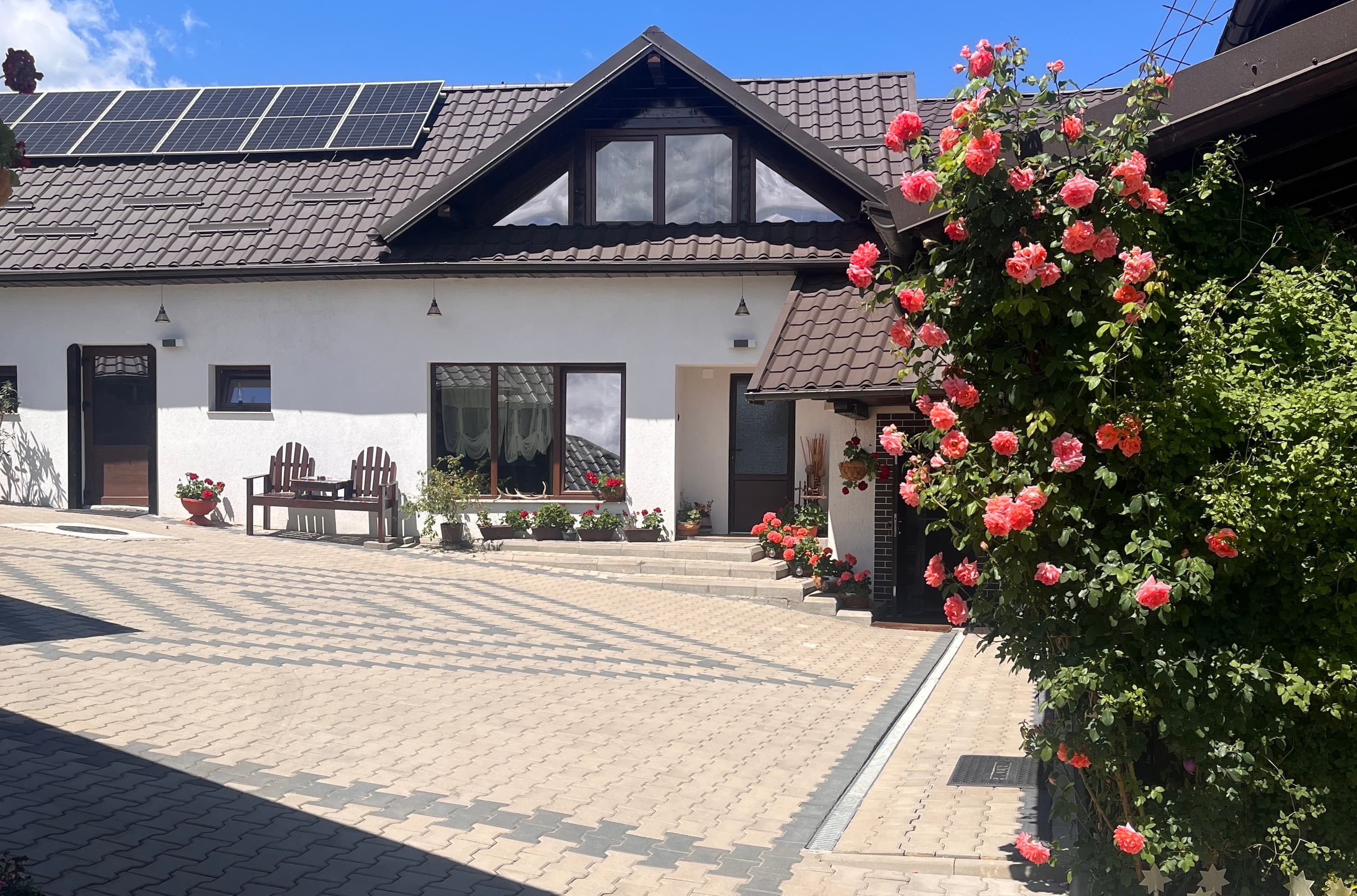 Casa de pe Deal Sadova - Vedere exterioară, pensiune Sadova