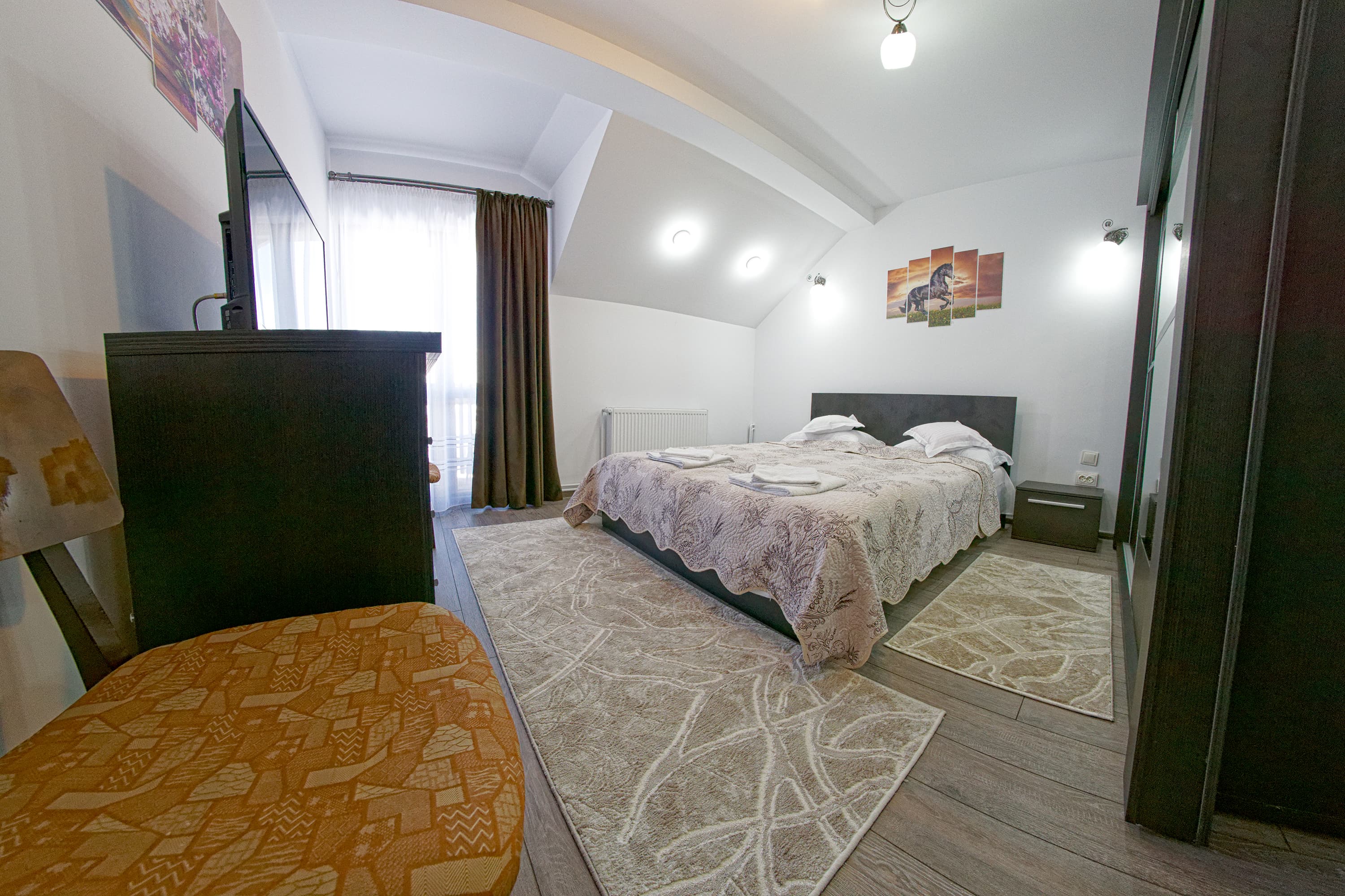 Camera dubla cu baie comuna