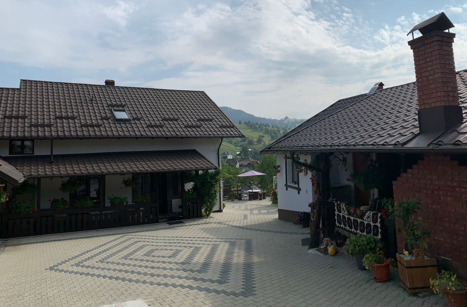 Casa de pe Deal Sadova - Fatada casei, cazare Bucovina