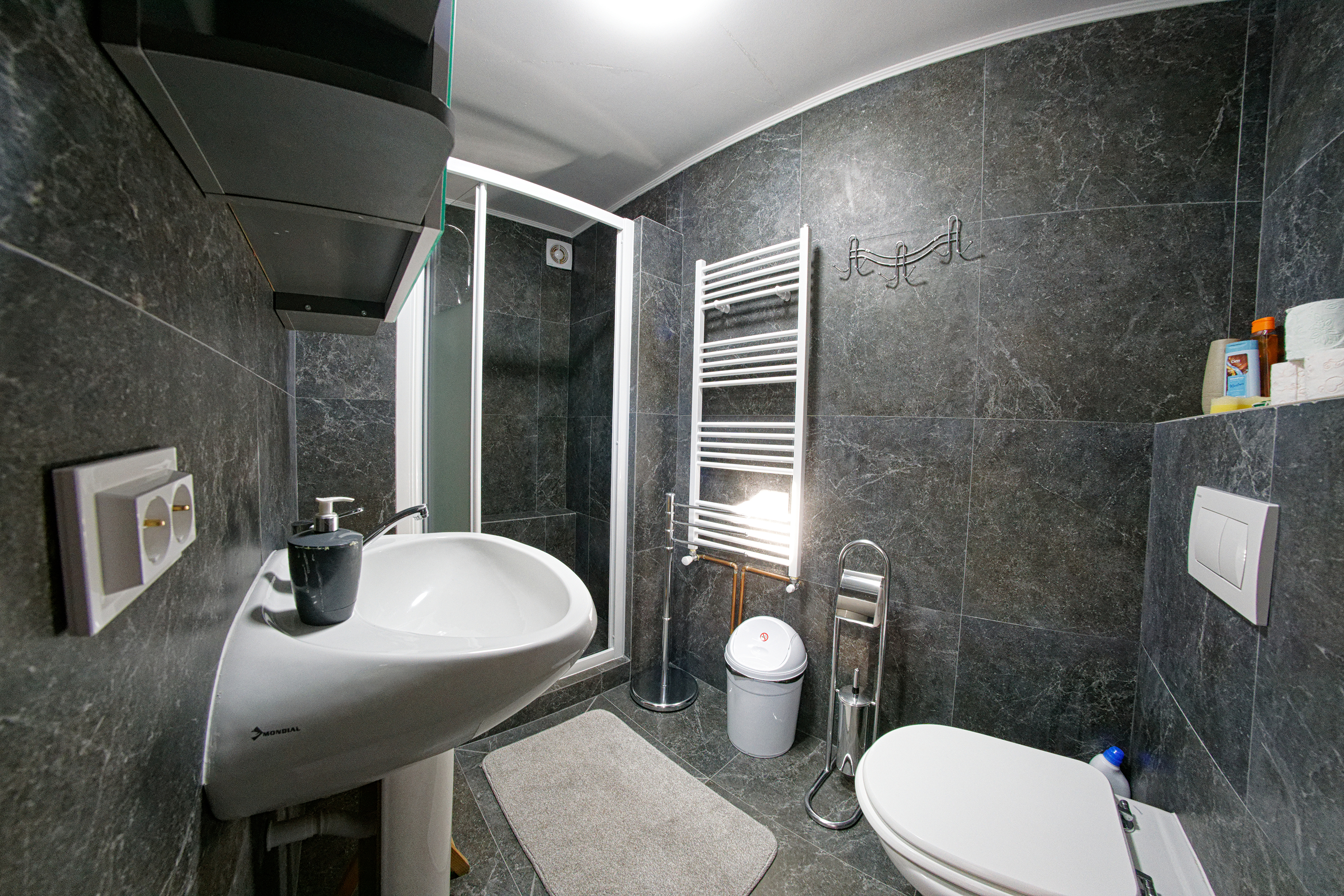 Apartament semidecomandat cu baie privată - Vedere 5, cazare Sadova Suceava